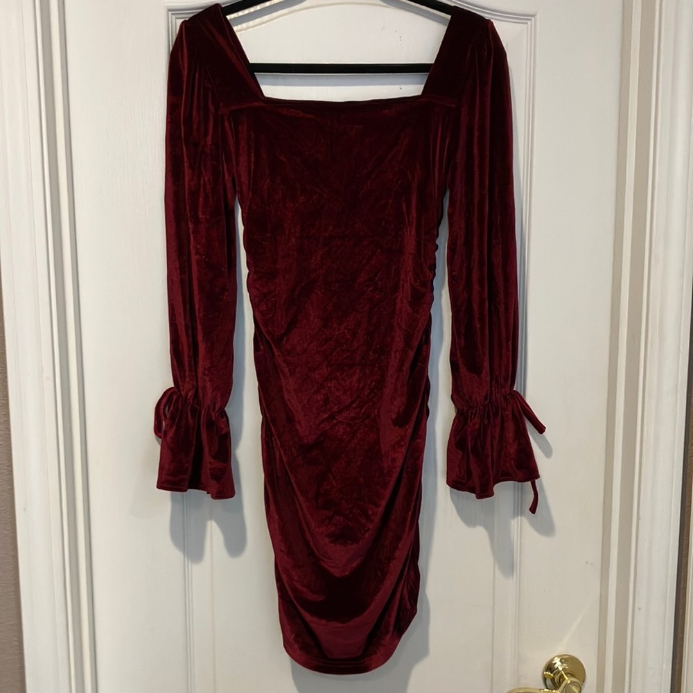 NWOT burgundy velvet bell sleeve body con dress